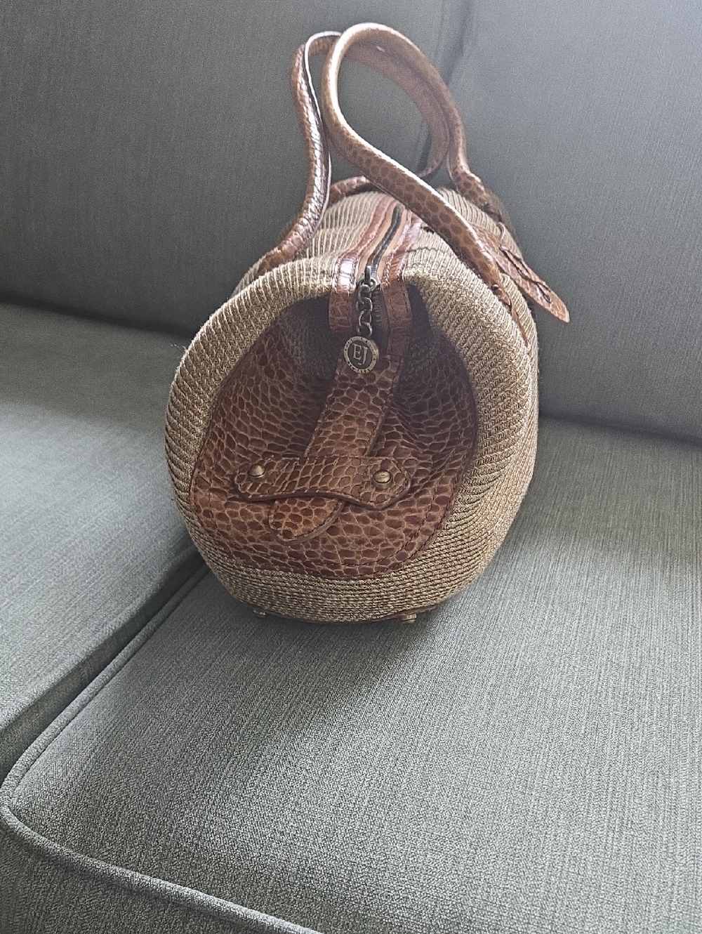 ERIC JAVITS Woven RAFFIA  Straw Shoulder Bag with Brown CTOCODILE Leather Trim - Picture 4 of 6